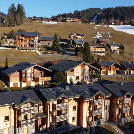 Apartment Lumineux Avec Terrasse, Proche Pistes Et Commodites, - Fr-1-598-93